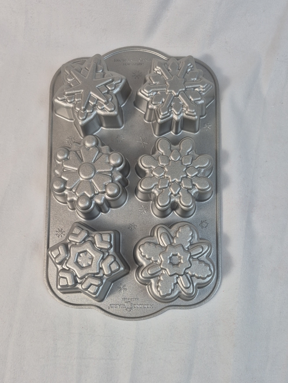 Nordic Ware Snowflake Cakelet Pan 6 Mini Cakes 3 Cups Christmas Baking USA Made